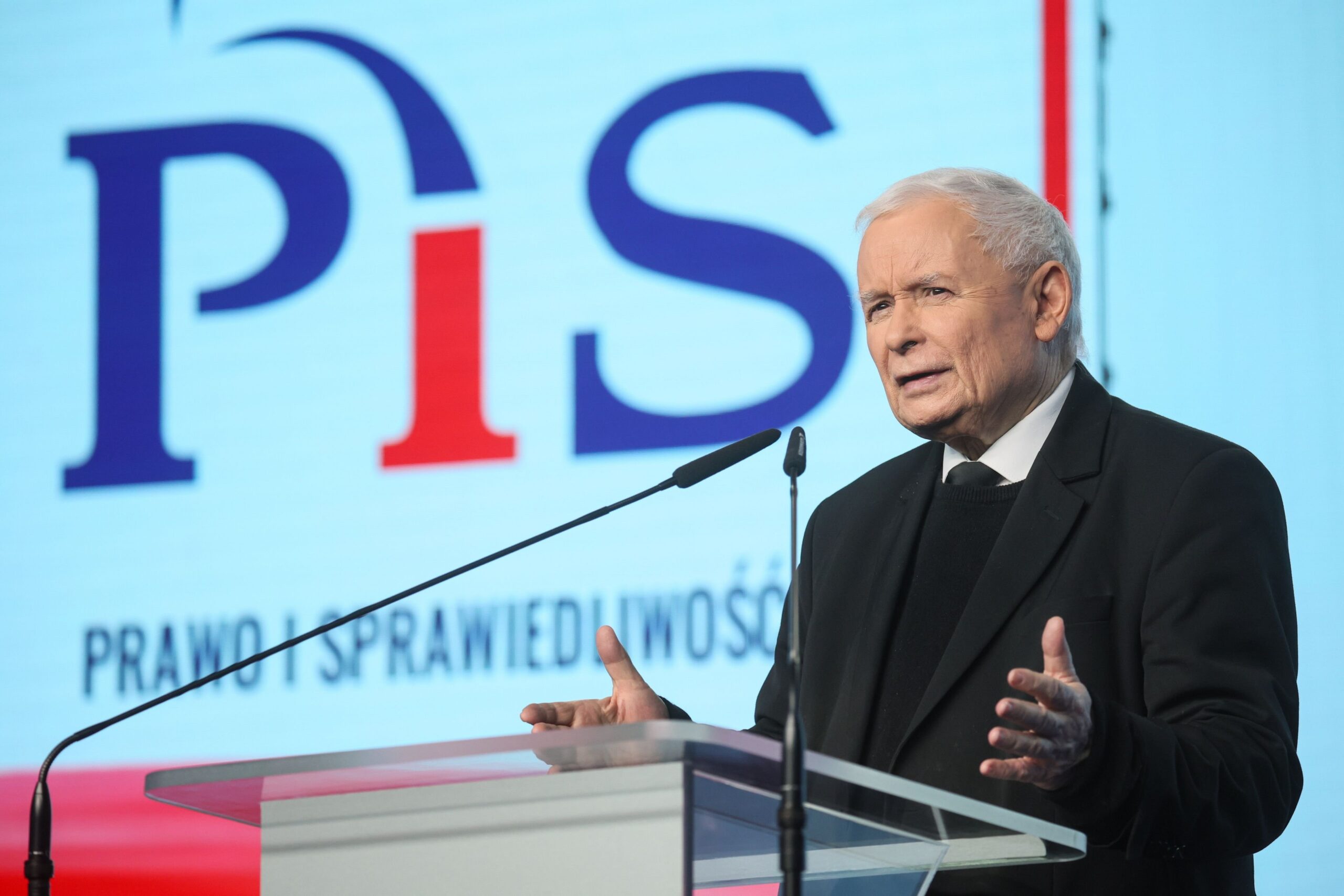 Badanie CBOS: Preferencje partyjne. Koalicja Obywatelska zyskuje, PiS traci.