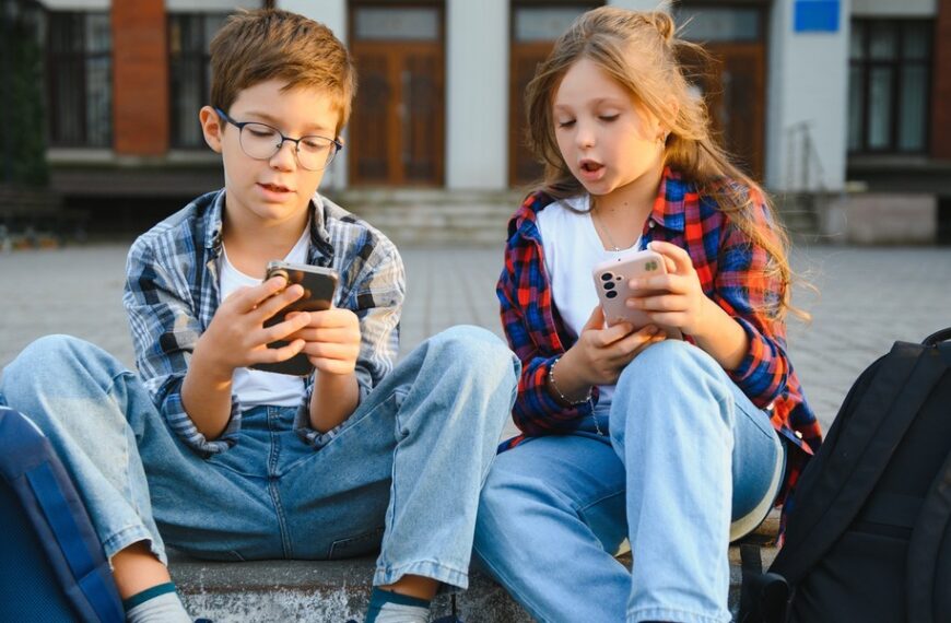 Social media a dzieci. Polacy w większości za…