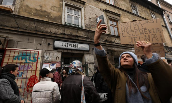 Skandal w krakowskiej dzielnicy Kazimierz. Klasztor przekazał budynki firmie budowlanej. “Mieszkańcy ważniejsi od dochodów”