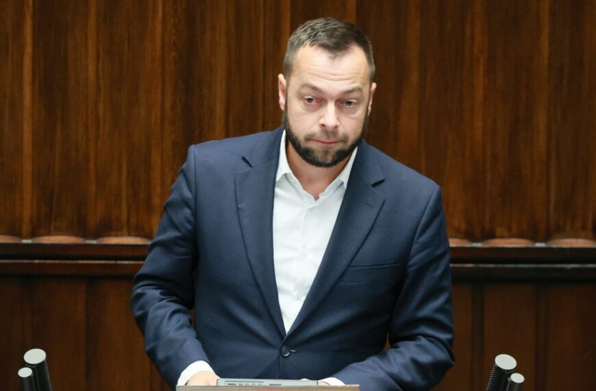 Romowicz uznany za winnego. Partia rozważa wykluczenie parlamentarzysty.