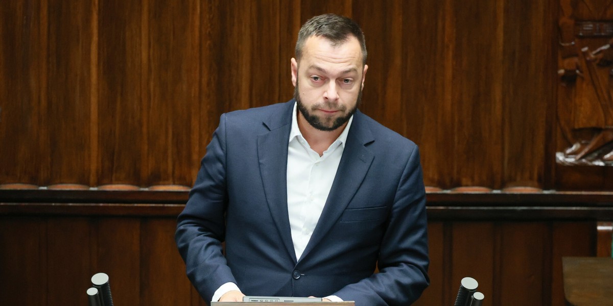 Romowicz uznany za winnego. Partia rozważa wykluczenie parlamentarzysty.