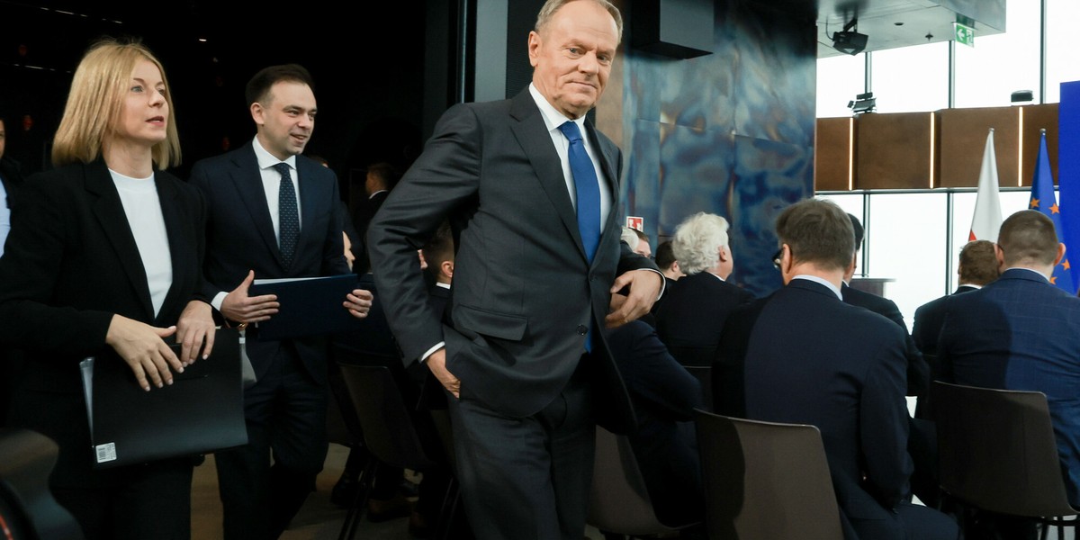 Donald Tusk (na pierwszym planie)