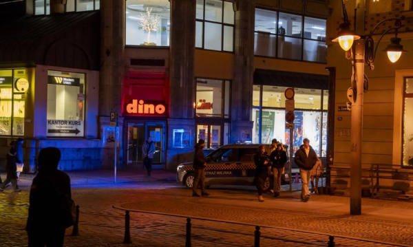 Dino wnikliwie badane przez śledczych i policję. „Pracowników traktowano przedmiotowo”