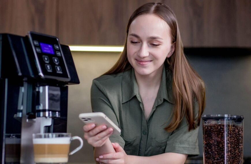 Od kawy z mlekiem po czarne – 5 ekspresów, które warto sprawdzić