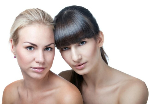 Jakie są zagrożenia związane z farbowaniem na blond?