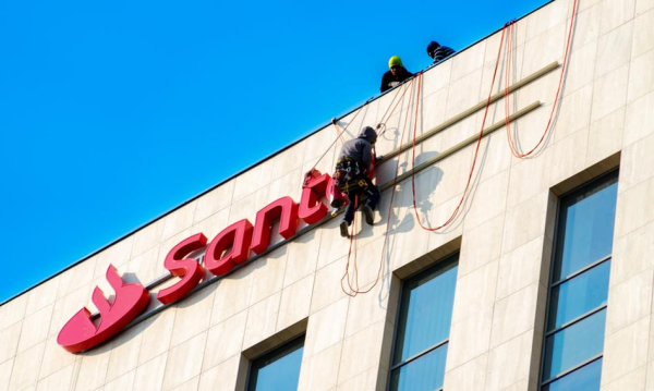 Drogie przemianowanie marki. Santander ocenia nakłady na odświeżenie w Erste Bank Polska