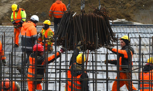 Polski wzrost spowolni, brak pracowników da się we znaki. Alarmujące przewidywania.