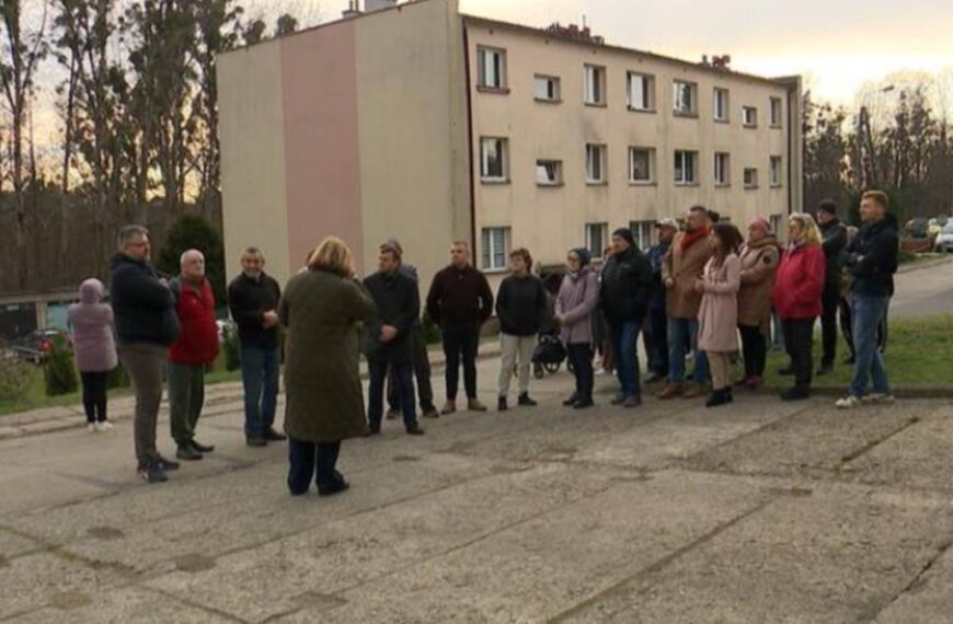 Nielegalny odpływ z budynków. Mieszkańcy mogą stracić dach nad głową.
