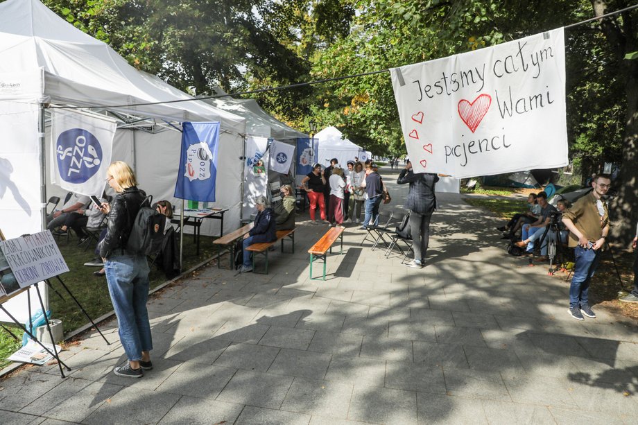  Białe Miasteczko 2.0 przed kancelarią premiera, wrzesień 2021 r.