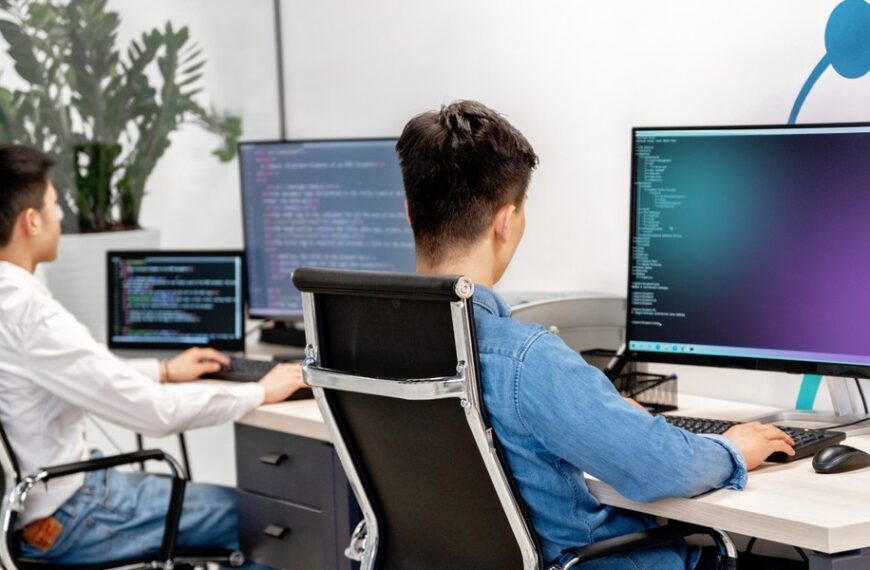 AI nie zastąpi koderów. Przekształci jednak zapotrzebowanie na specjalistów w branży.