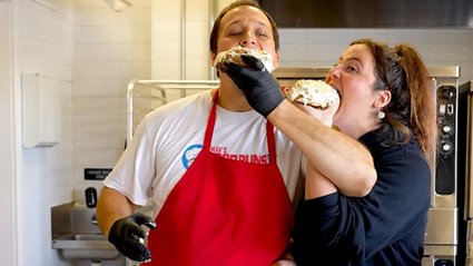 Zbudowali milionowy biznes na bułeczkach cynamonowych. Bez płacenia za marketing