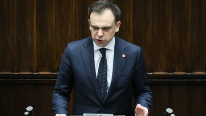 PiS chce czasowej obniżki podatków dla paliw. Jest reakcja ministra finansów