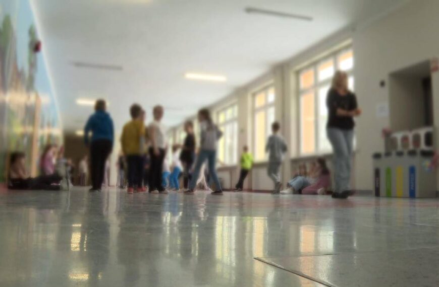 Kiepsko ze skakaniem, słabe chwytanie piłki. Niepokojące wieści ze szkół.