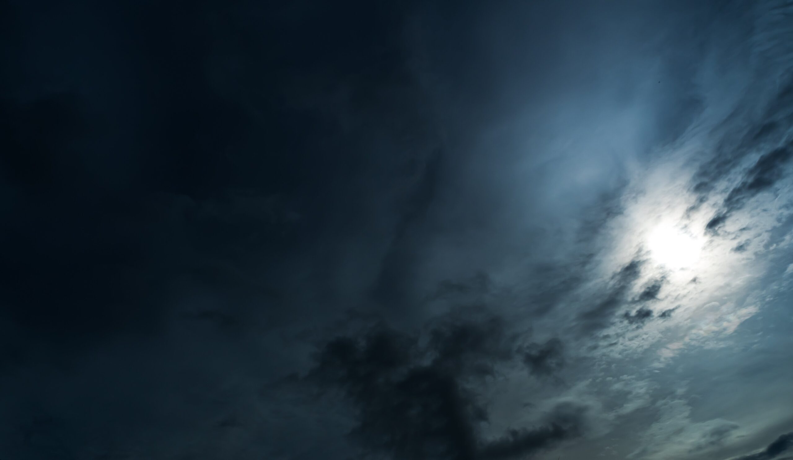 Huśtawka temperatur: w dzień ciepło, nocą przymrozki. Konrad przynosi ekstremalne zmiany pogodowe.