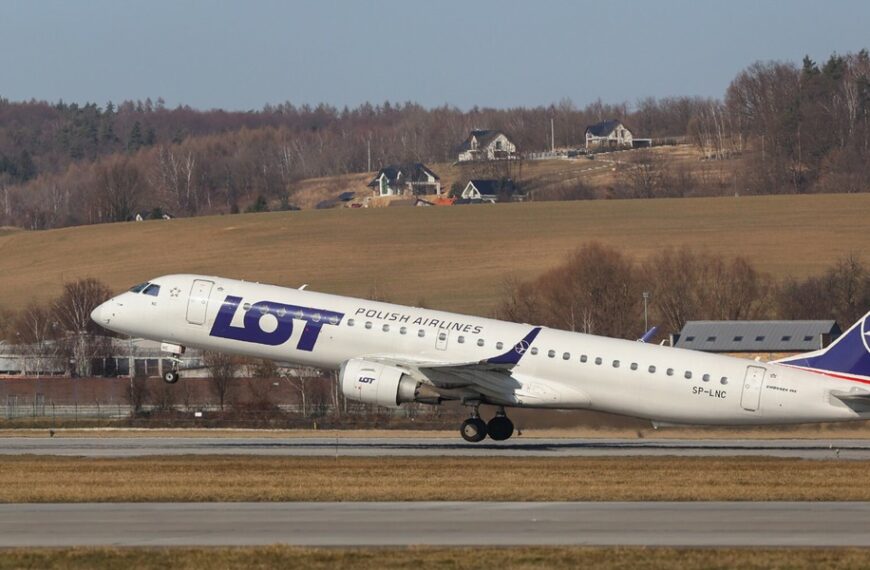 Bangkok: PLL LOT organizuje powrót Polaków do kraju.