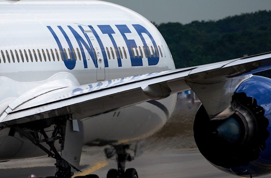 Ponure przewidywania dotyczące cen ropy naftowej od potentata branży lotniczej. Redukcja lotów.