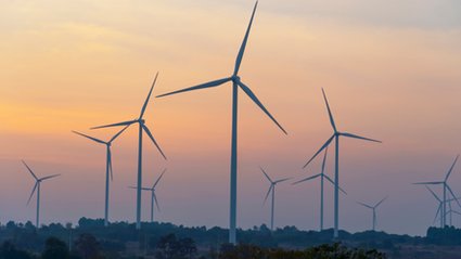 Senat luzuje zasady dla wiatraków. Branża OZE zyskuje nowe szanse