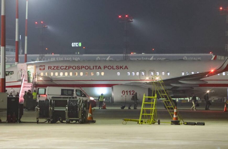 Pierwsi ocaleni rodacy z powrotem. “Z radością witamy w kraju”