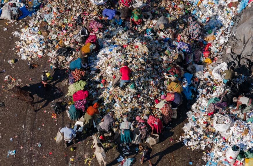 UE zakazuje likwidacji niesprzedanej odzieży. Specjalistka: “To doprowadzi&hellip;