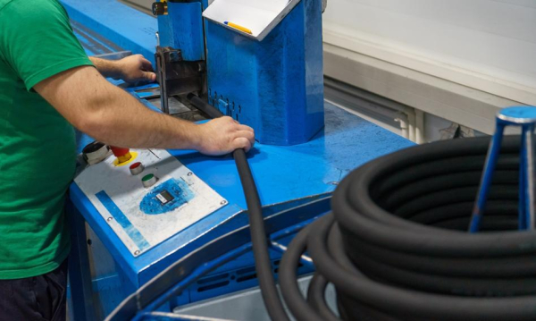 Ponad stuletnia firma. Teraz redukuje przeszło 90 etatów.