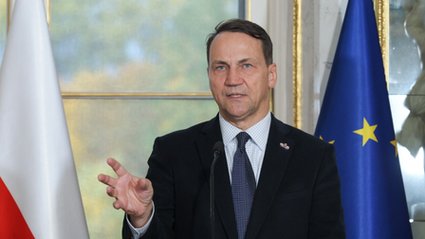 Resort Radosława Sikorskiego ponagla rząd. Polsce grozi skarga Komisji Europejskiej i kara