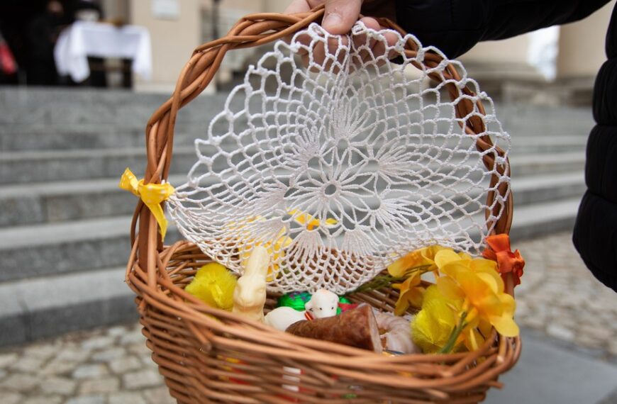 Wielkanocny koszyk podrożał. Cena gorzkiej czekolady osiąga szczyty.