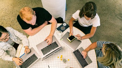 Na co zwracać uwagę wybierając swoją pierwszą pracę w 2026 roku?