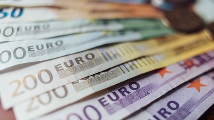 Czy Polska powinna wejść do strefy euro? Zmiana nastrojów w biznesie [SONDAŻ]