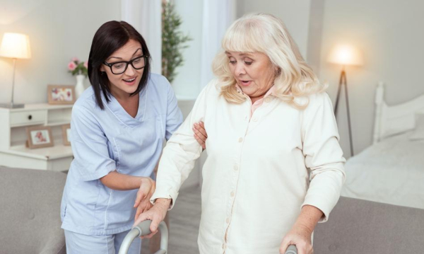 Polska się gwałtownie starzeje. Opieka zawodowa w niedoborze.