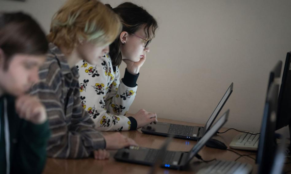 Przytłoczeni i odizolowani. Rządowy program wsparcia dla młodzieży.