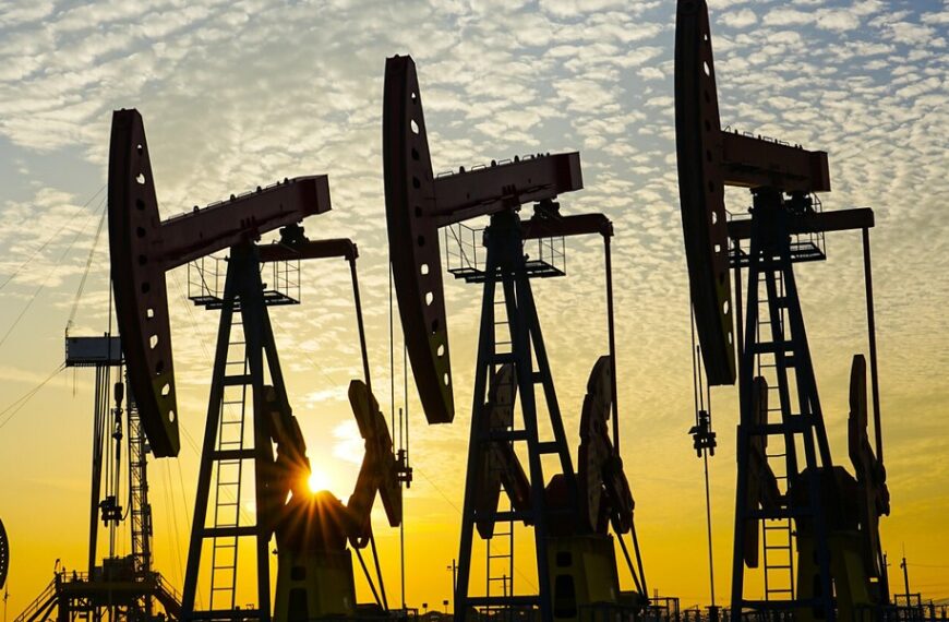 Ropa tanieje. Rynki wyczekują dealu USA-Iran.