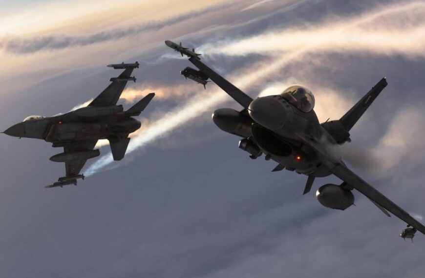 Rosyjska maszyna namierzona nad Bałtykiem. Polskie F-16 interweniują.