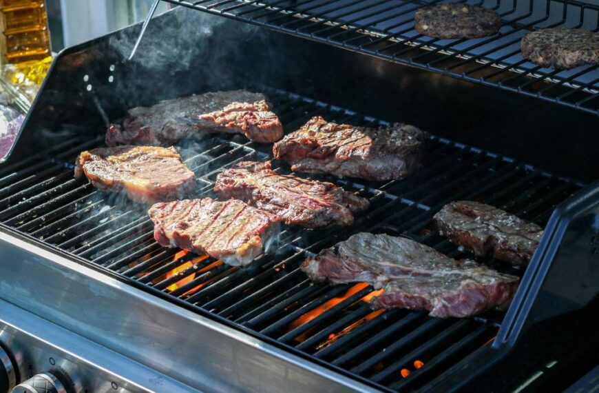Katolicy i mięso w piątek, 1 maja? Stanowisko archidiecezji.