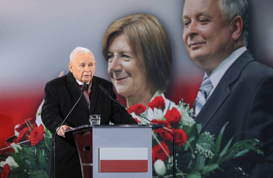 Smoleńska fałszywa narracja nie ustaje. Ostre przemówienie Jarosława Kaczyńskiego.