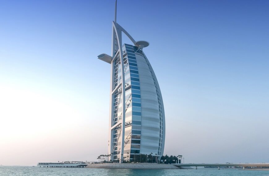 Ekskluzywny dubajski hotel zostaje zamknięty na dłuższy czas. Wcześniej uderzył w niego&hellip;