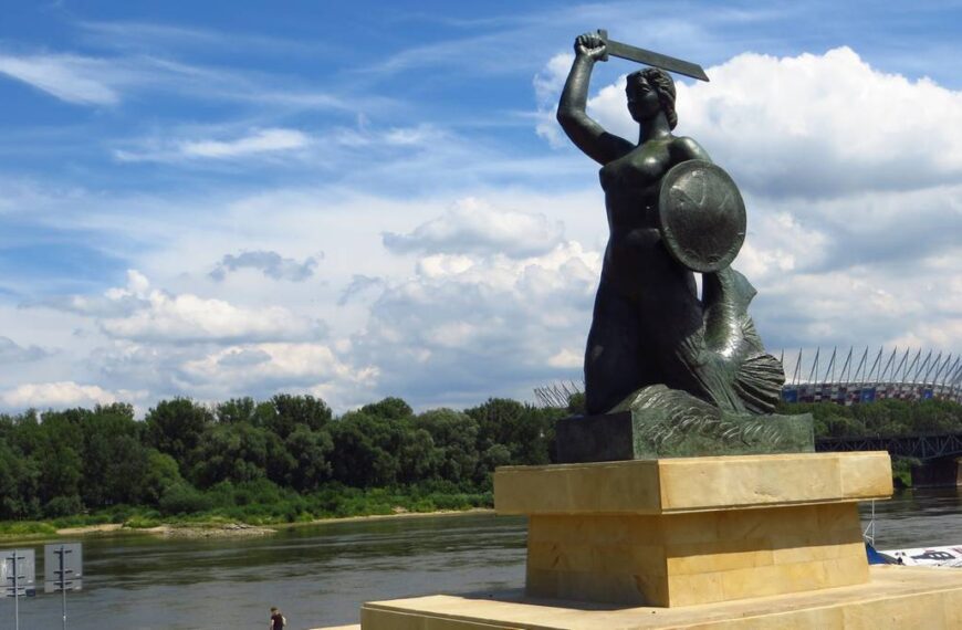 Syrenka w Warszawie oblana. Wyrok dla aktywistek “Ostatniego Pokolenia”.