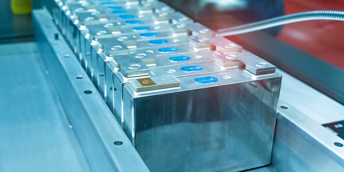 Lit to kluczowy pierwiastek do produkcji baterii, m.in. dla przemysłu motoryzacyjnego