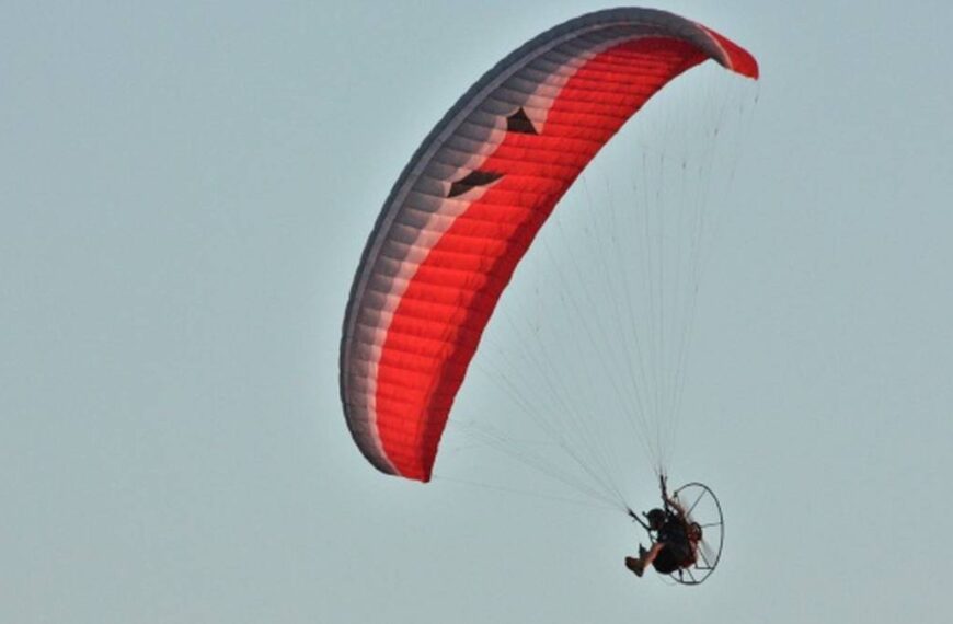 Paralotniarz runął na lądowisku w Zielonej Górze. Wystartował helikopter ratunkowy.
