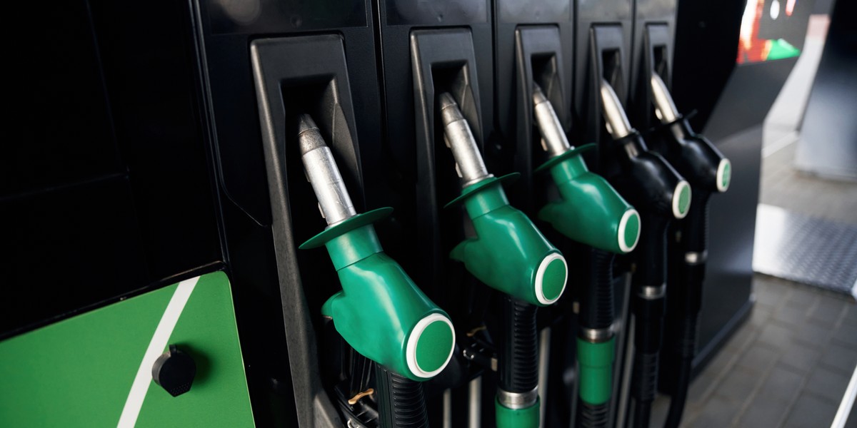 Minister Energii, w opublikowanym we wtorek obwieszczeniu w Monitorze Polskim, określił nowe maksymalne ceny paliw na środę.