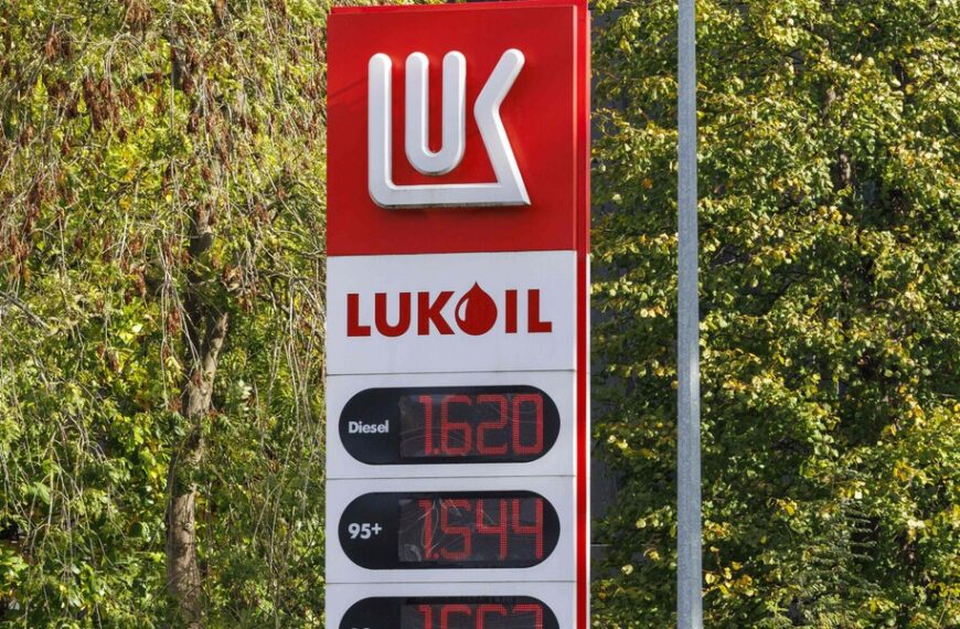 Stany Zjednoczone odnawiają wyłączenie stacji benzynowych Łukoila spod sankcji.