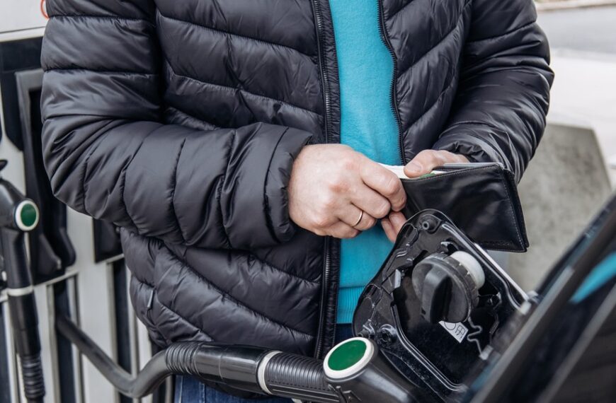 Weekendowe ceny paliw. Decyzja szefa resortu energii.