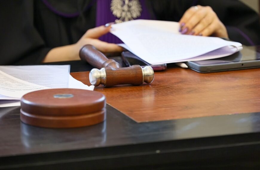 Ex-rektor krakowskiej uczelni ukarany. Złamał prawa pracownicze.