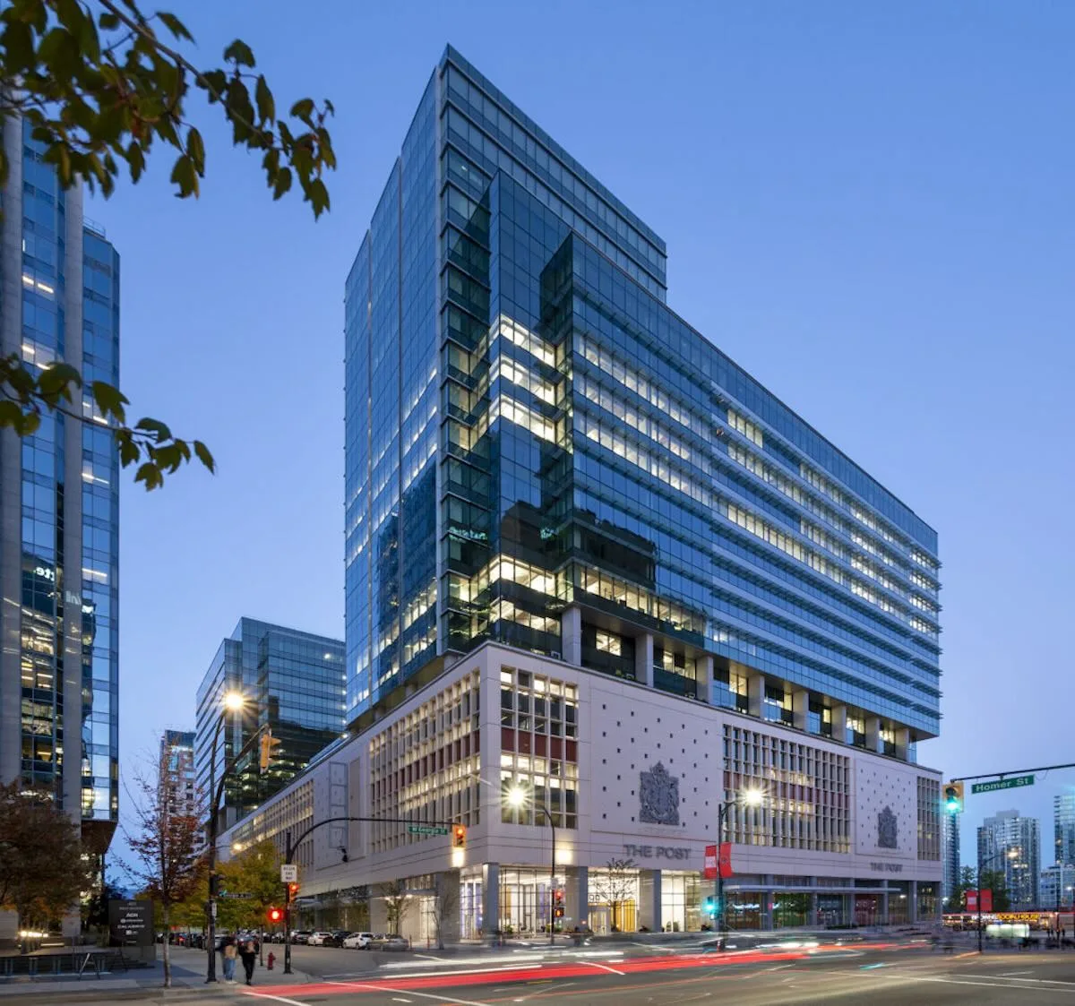 Budynek Canada Post w Vancouver należący do właściciela Zary, Amancio Ortegi.