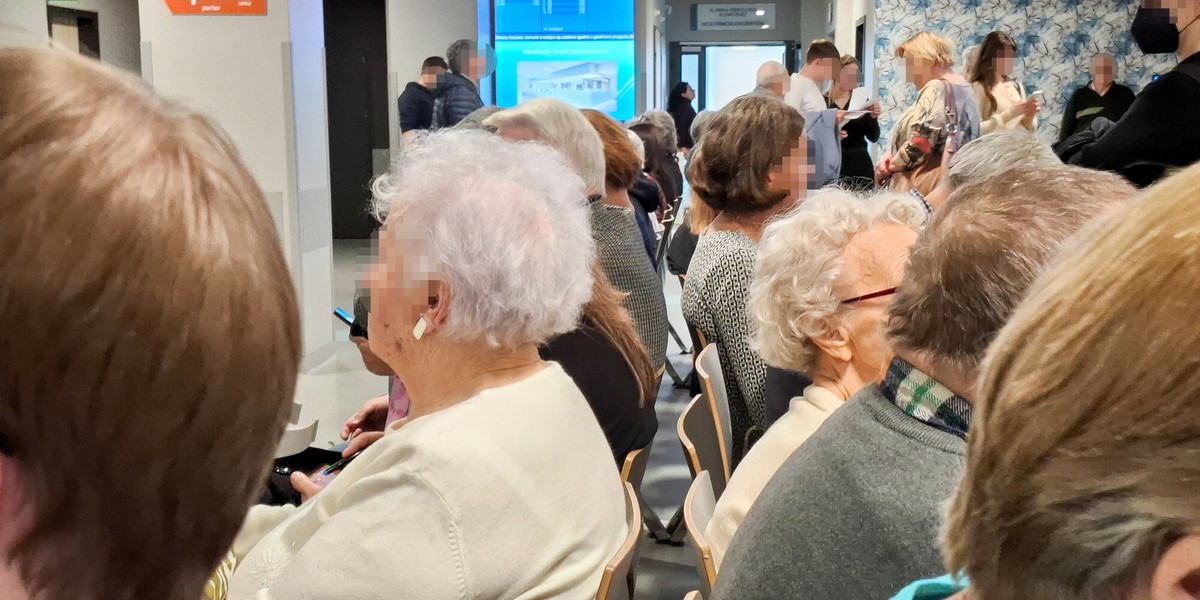 NFZ planuje redukcje. Mogą powrócić kolejki na operację usunięcia zaćmy