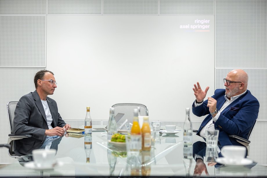 Redaktor naczelny Business Insider Polska, Mikołaj Kunica i Kingsley Wheaton, Chief Corporate Officer w BAT.