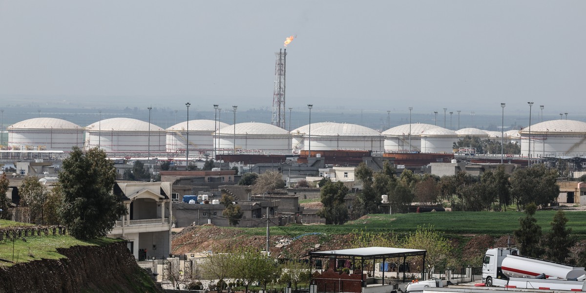 Wojna w Iranie wywołała chaos na rynku ropy i gazu. Na zdj. rafineria ropy w Iraku