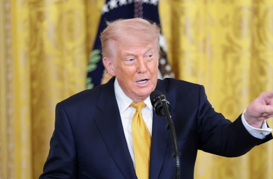 Ostre skoki cen ropy naftowej po wypowiedzi Trumpa. Eksperci alarmują.