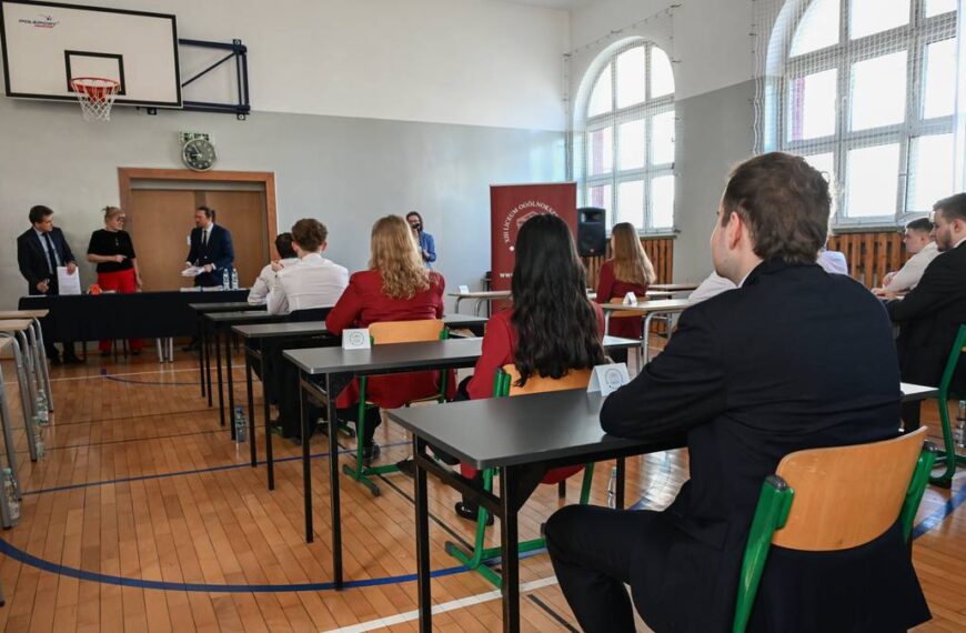 Egzamin maturalny 2026 z polonistyki. Testy i rozwiązania.
