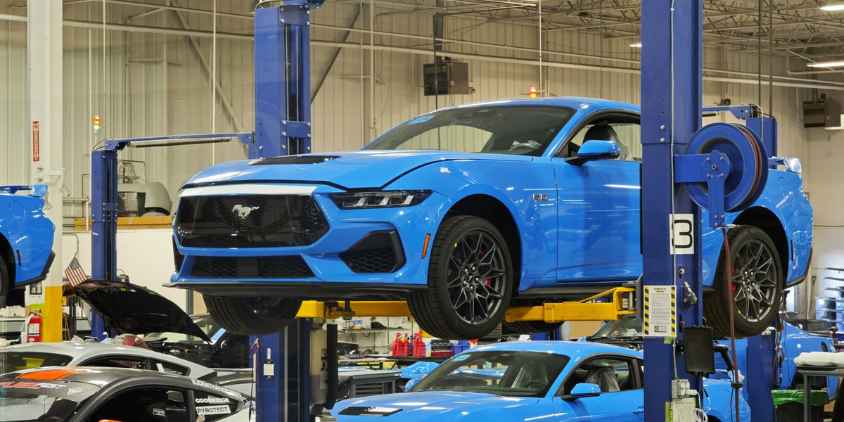 Linia produkcyjna Ford Mustang w Shelby Heritage Center w Las Vegas