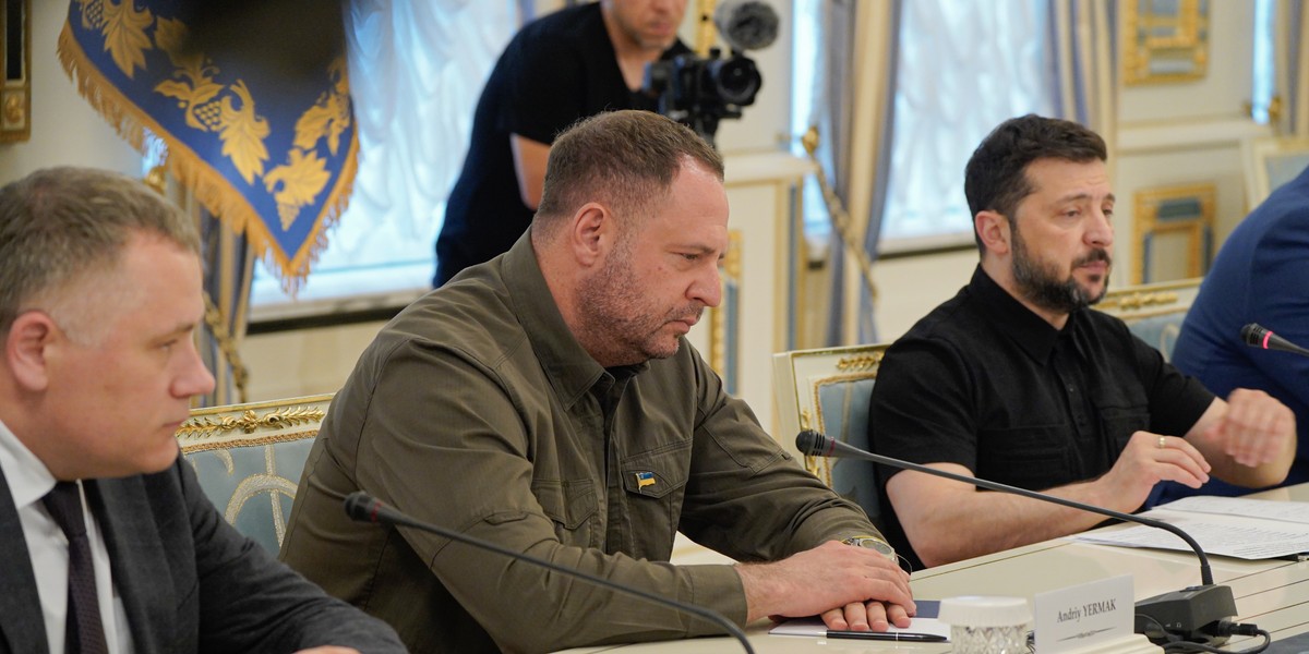 Szef Kancelarii Prezydenta Ukrainy Andrij Jermak podczas spotkania prezydenta Ukrainy Wołodymyra Zełenskiego z ministrem spraw zagranicznych Niemiec Johannem Wadephulem, 30 czerwca 2025 r. w Kijowie